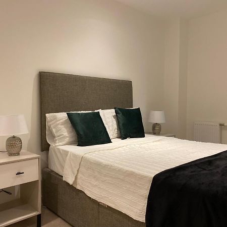 Triple T Homes Cosy 2 Bedroom Apartment With Balcony Ilford Exterior photo