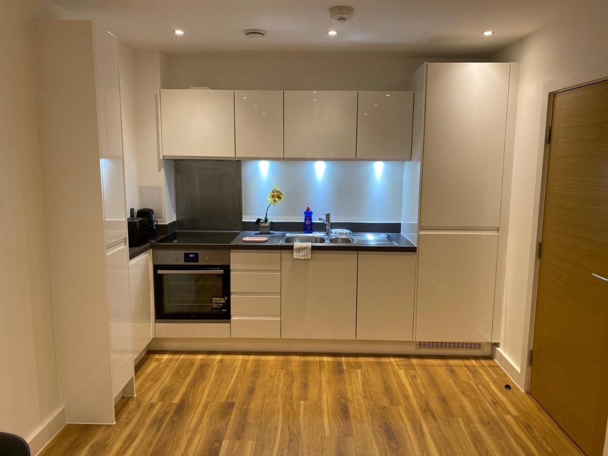 Triple T Homes Cosy 2 Bedroom Apartment With Balcony Ilford Exterior photo