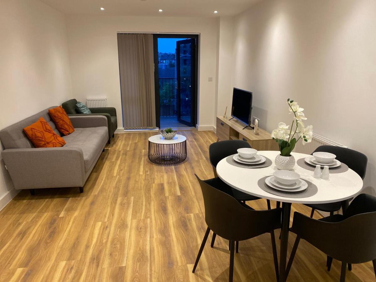 Triple T Homes Cosy 2 Bedroom Apartment With Balcony Ilford Exterior photo