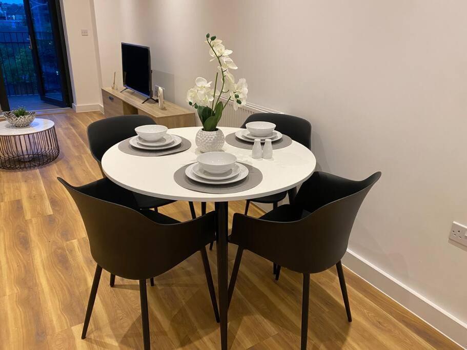 Triple T Homes Cosy 2 Bedroom Apartment With Balcony Ilford Exterior photo