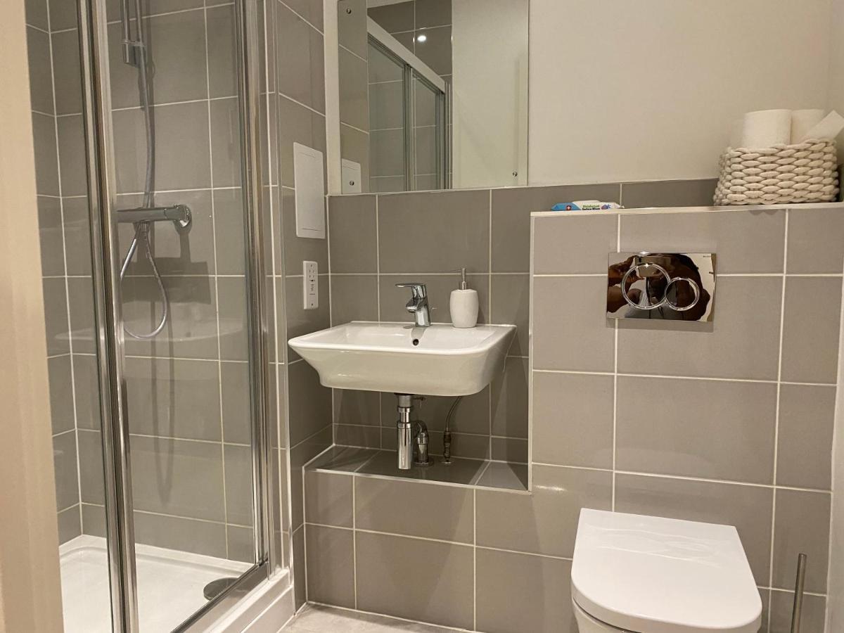 Triple T Homes Cosy 2 Bedroom Apartment With Balcony Ilford Exterior photo